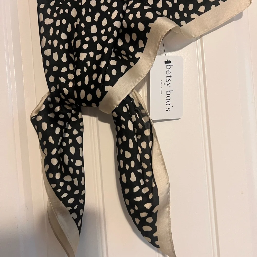 🍒Bandana Black and Cream Polka Dot Scarf - Picture 3 of 5